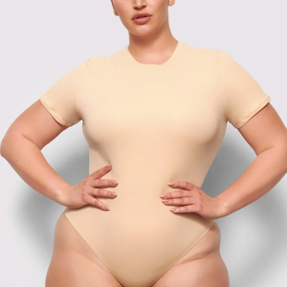 SKIMS Fits Everybody T-Shirt Bodysuit in Sand (Size XS)